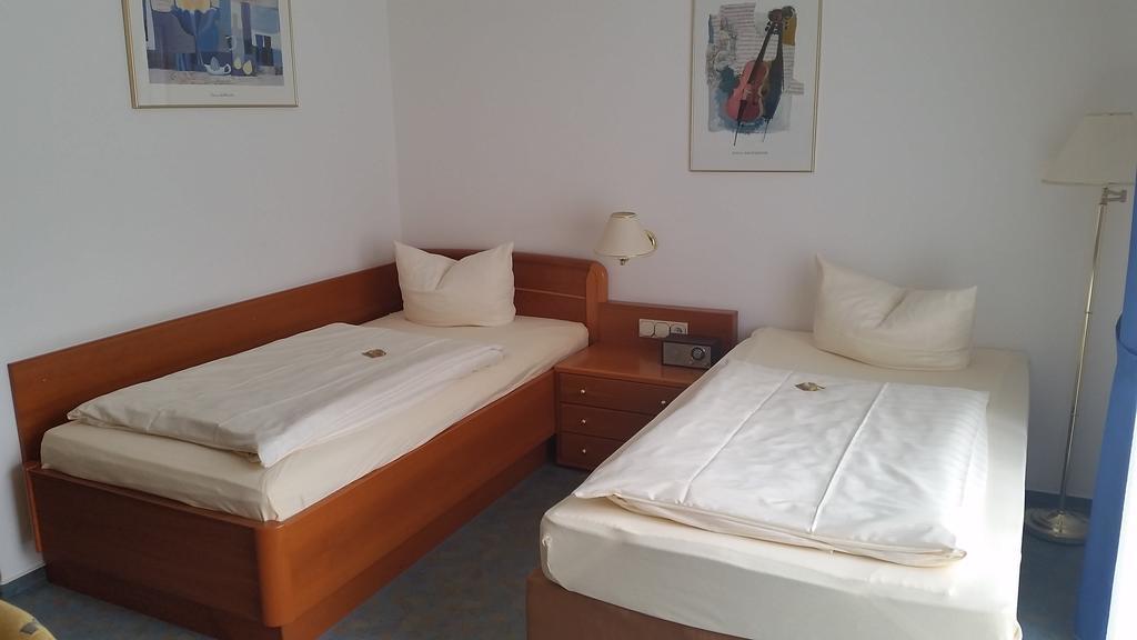 Central Inn Hotel Garni Eppelborn المظهر الخارجي الصورة
